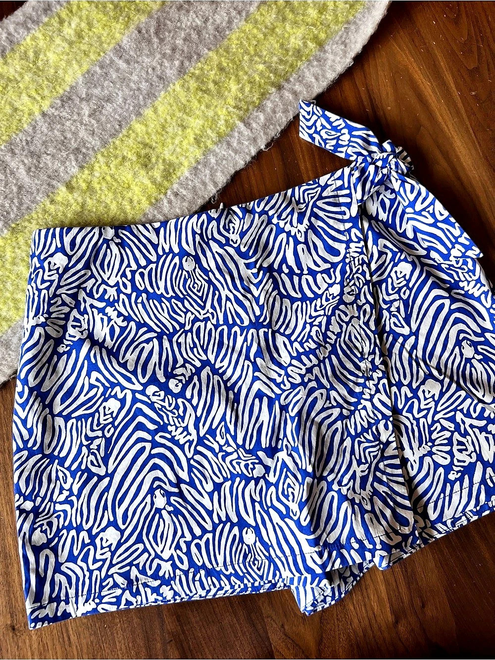 Lilly Pulitzer Abstract Print High Waist skort in Blue & White Size 14